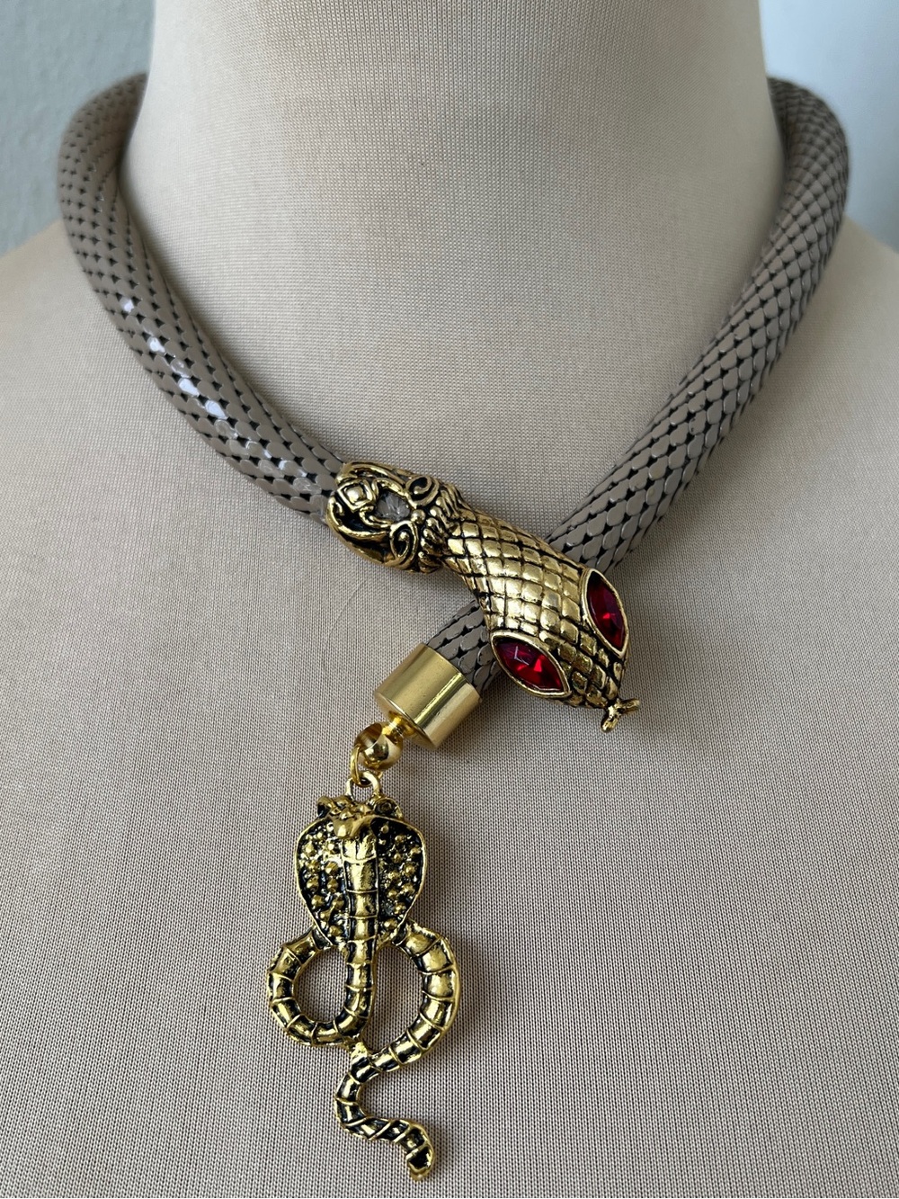 Vintage DL Auld Mesh Snake Necklace Tan Serpent Choker & Cobra Charm 21”